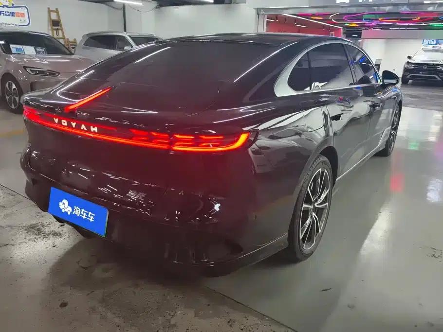 Voyah Chasing the Light 2024 PHEV AWD Long Range Flagship Edition — миниатюра 3