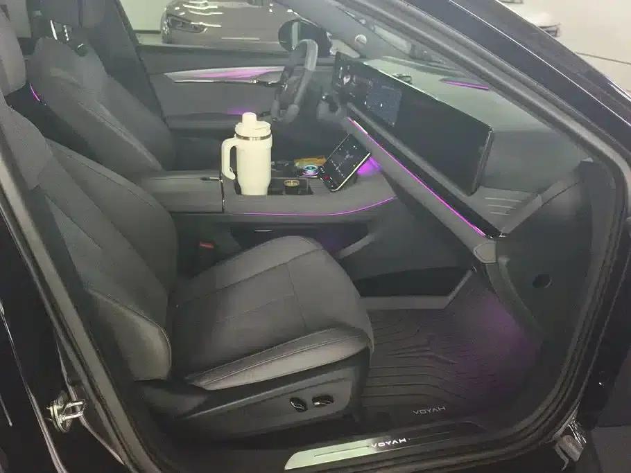 Voyah Chasing the Light 2024 PHEV AWD Long Range Flagship Edition — миниатюра 8