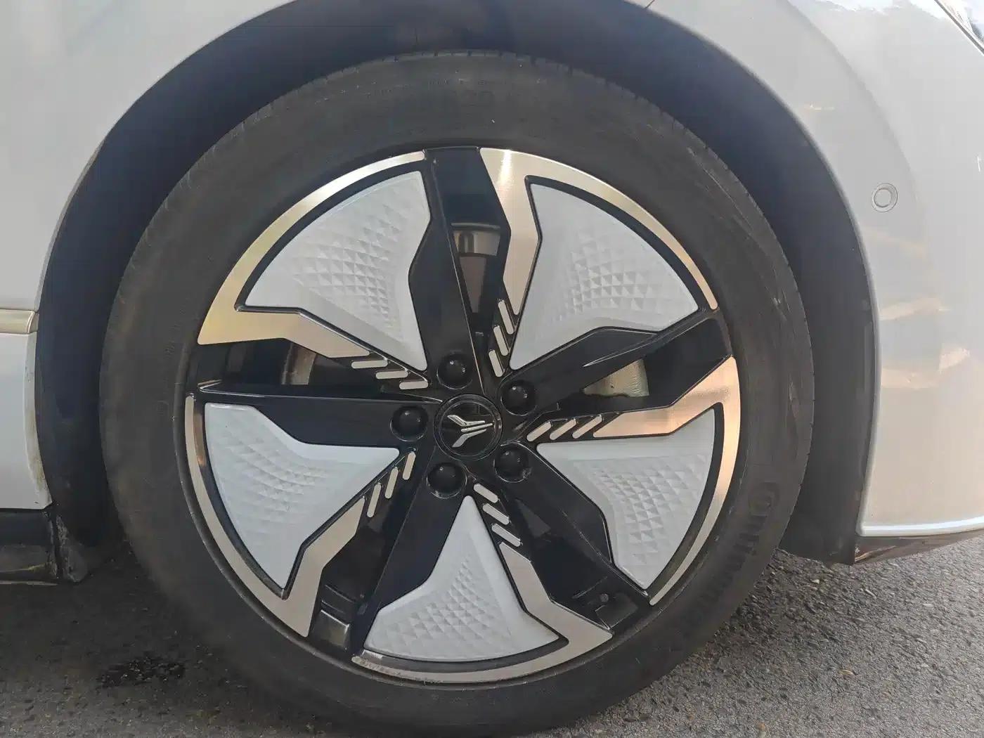 Voyah Chase 2023 AWD Standard Edition — миниатюра 5