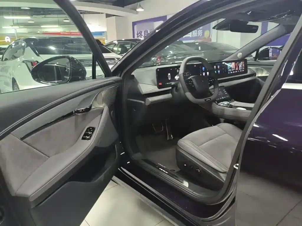 Voyah Chase Light 2024 PHEV AWD Extended Range Executive Edition — миниатюра 16