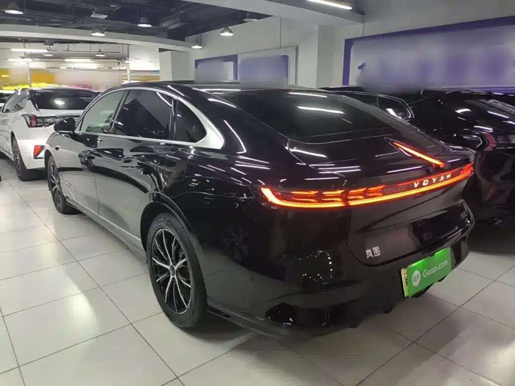 Voyah Chase Light 2024 PHEV AWD Extended Range Executive Edition — миниатюра 5