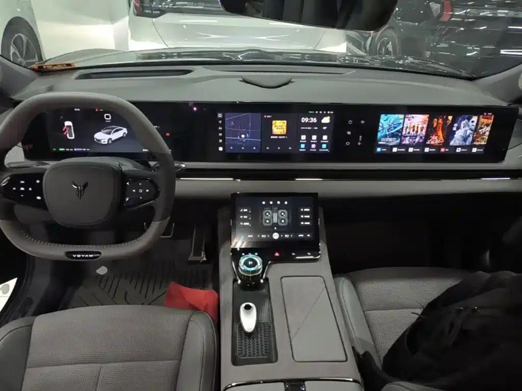Voyah Chase Light 2024 PHEV AWD Extended Range Executive Edition — миниатюра 10