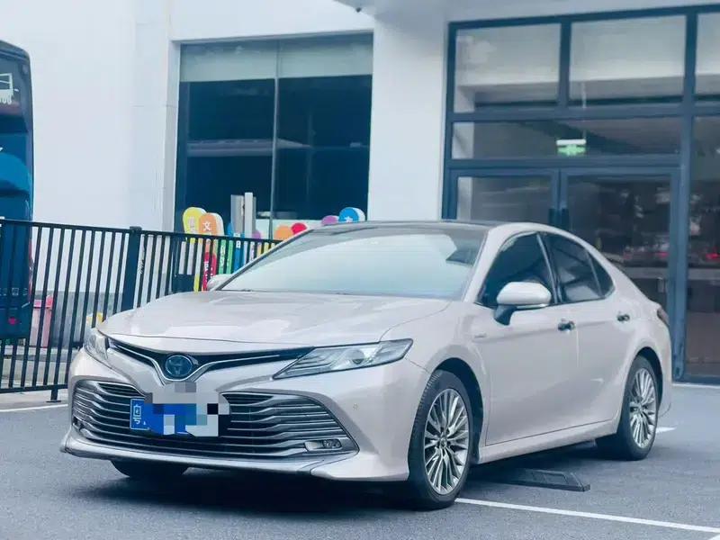 Camry 2018 Hybrid 2.5HQ Flagship Edition — миниатюра 1