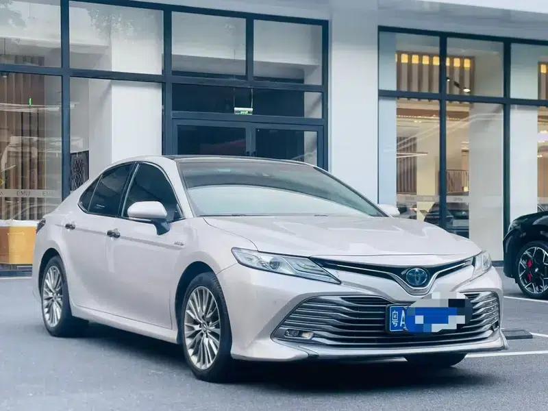Camry 2018 Hybrid 2.5HQ Flagship Edition — миниатюра 3