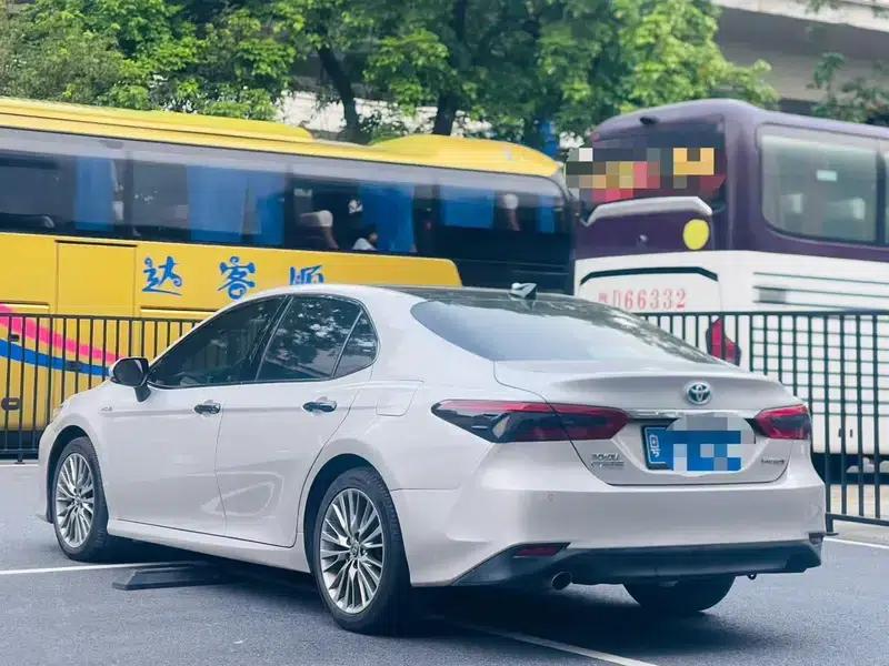 Camry 2018 Hybrid 2.5HQ Flagship Edition — миниатюра 4