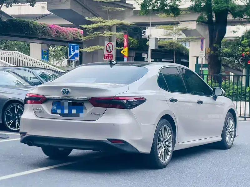 Camry 2018 Hybrid 2.5HQ Flagship Edition — миниатюра 6