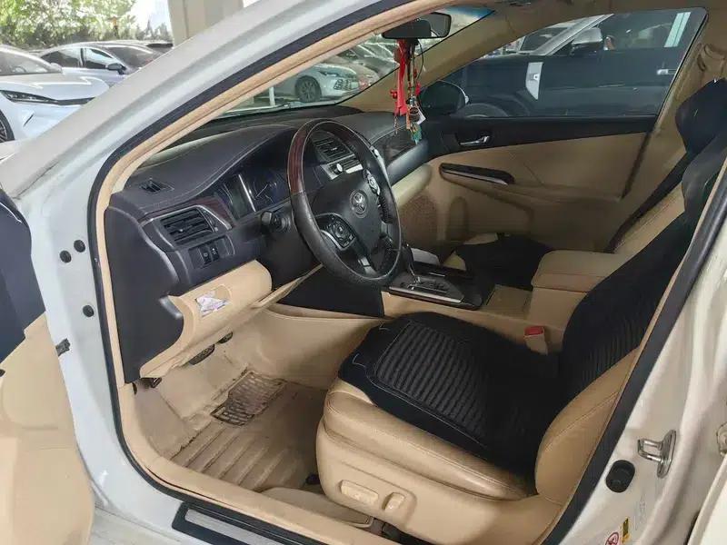 2015 Camry Hybrid 2.5HG Luxury Navigation Edition — миниатюра 8