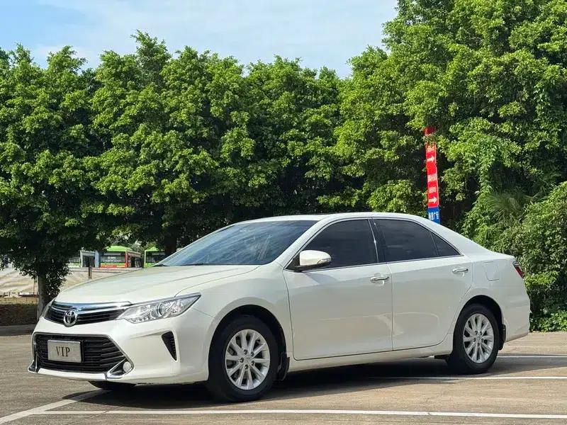 Camry 2016 2.0E 10th Anniversary Elite Edition — миниатюра 1