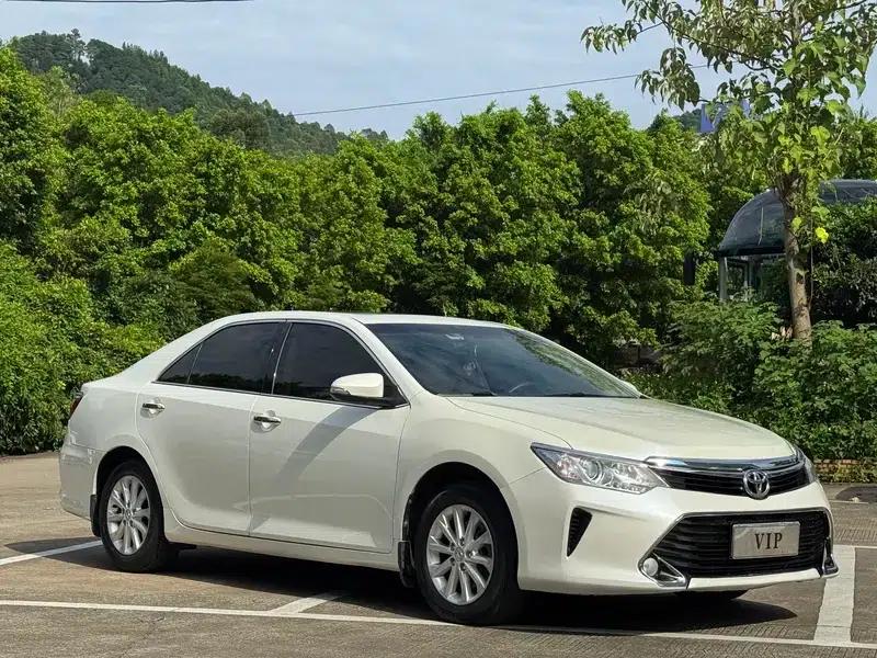 Camry 2016 2.0E 10th Anniversary Elite Edition — миниатюра 3