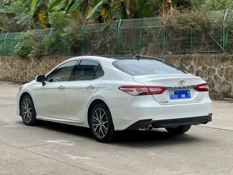2023 Camry 2.5G Luxury Edition — миниатюра 4