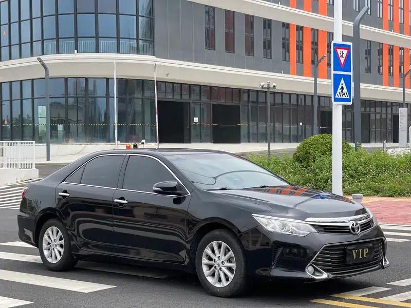 Camry 2016 2.0G 10th Anniversary Leading Edition — миниатюра 3
