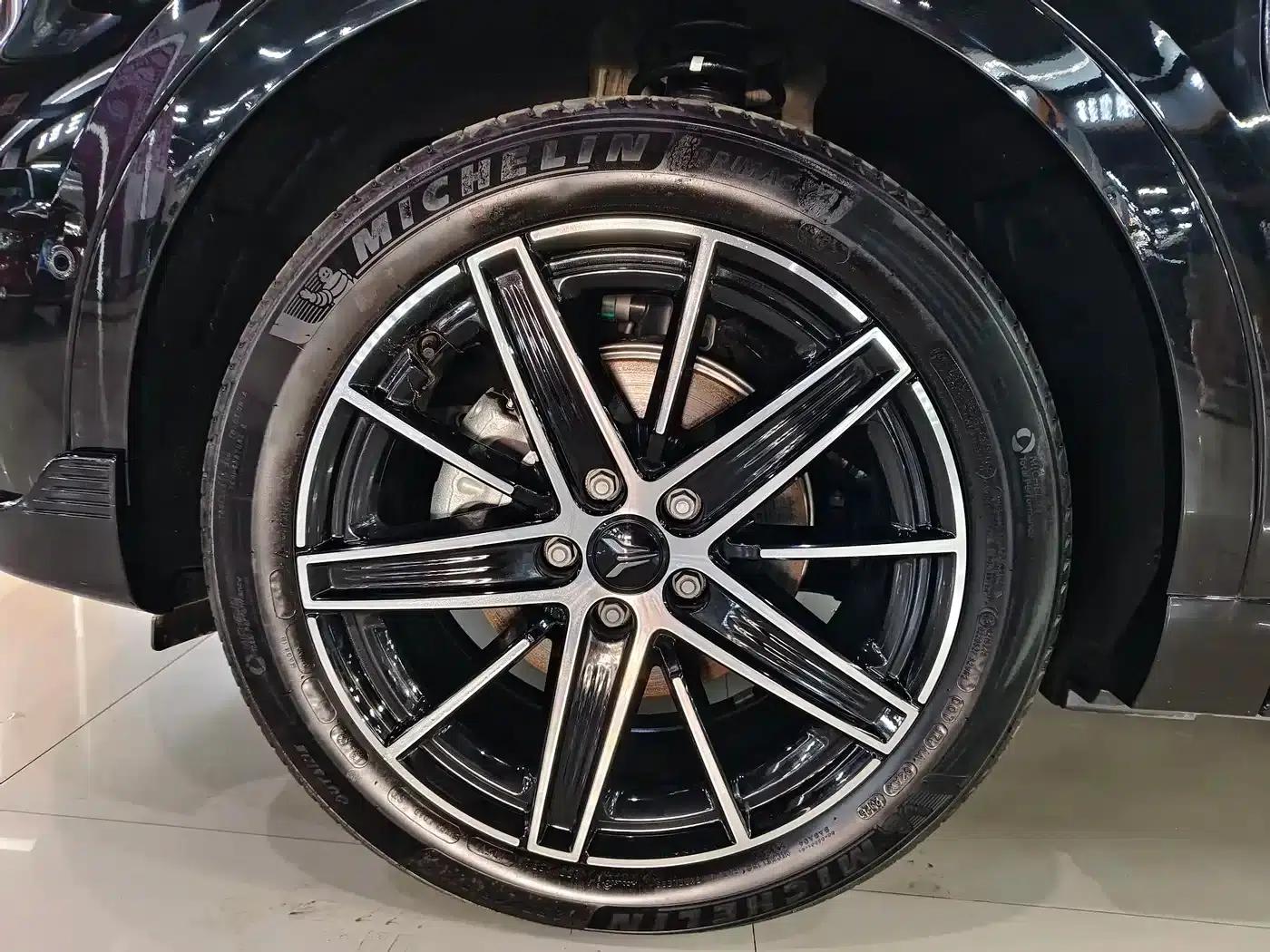 Voyah 2025 Four-Wheel Drive Qiankun Edition — миниатюра 4