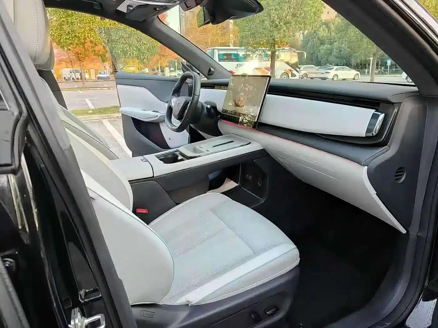 Voyah 2024 Long Range Supercharging Edition — миниатюра 7