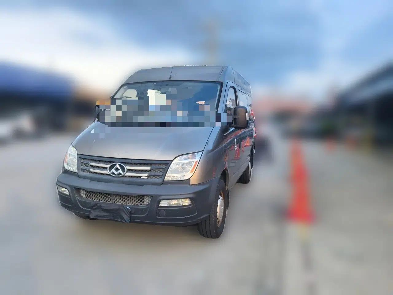 SAIC MAXUS Xintu V80 2017 2.5T AMT Aoyuntong National V Short Wheelbase Mid-Roof 5/6/10-Seater — миниатюра 1