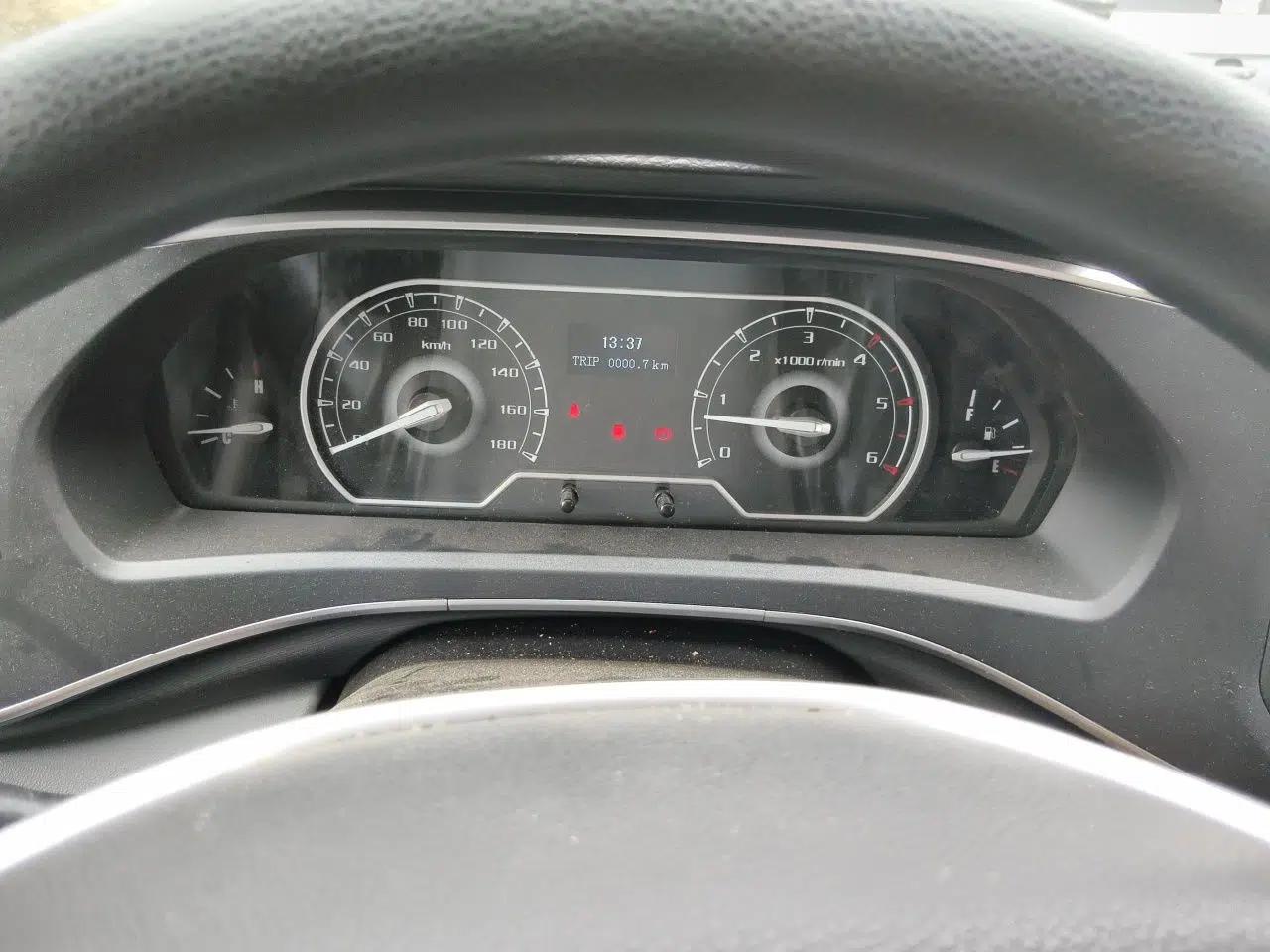 SAIC MAXUS Xintu V80 2025 Datong V80 2.0 Manual Diesel (7-Seater) — миниатюра 11