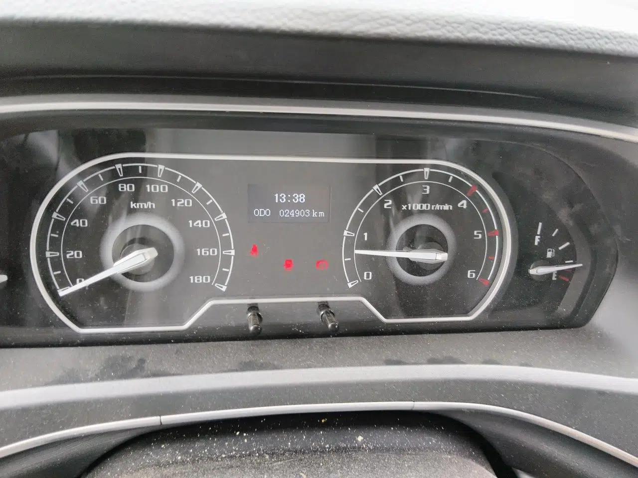 SAIC MAXUS Xintu V80 2025 Datong V80 2.0 Manual Diesel (7-Seater) — миниатюра 12