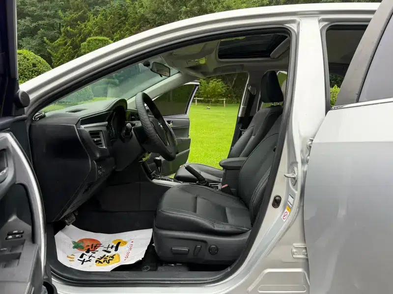 2014 Toyota Corolla 1.6L CVT GLX-i Navigation Edition — миниатюра 12