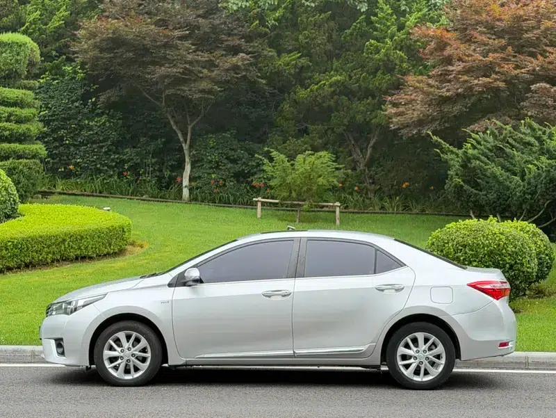 2014 Toyota Corolla 1.6L CVT GLX-i Navigation Edition — миниатюра 4