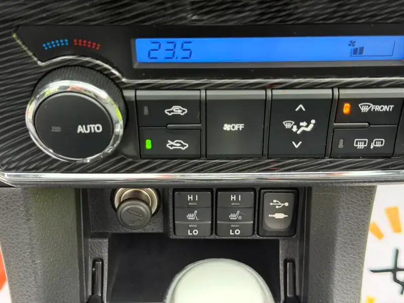 2014 Toyota Corolla 1.6L CVT GLX-i Navigation Edition — миниатюра 9