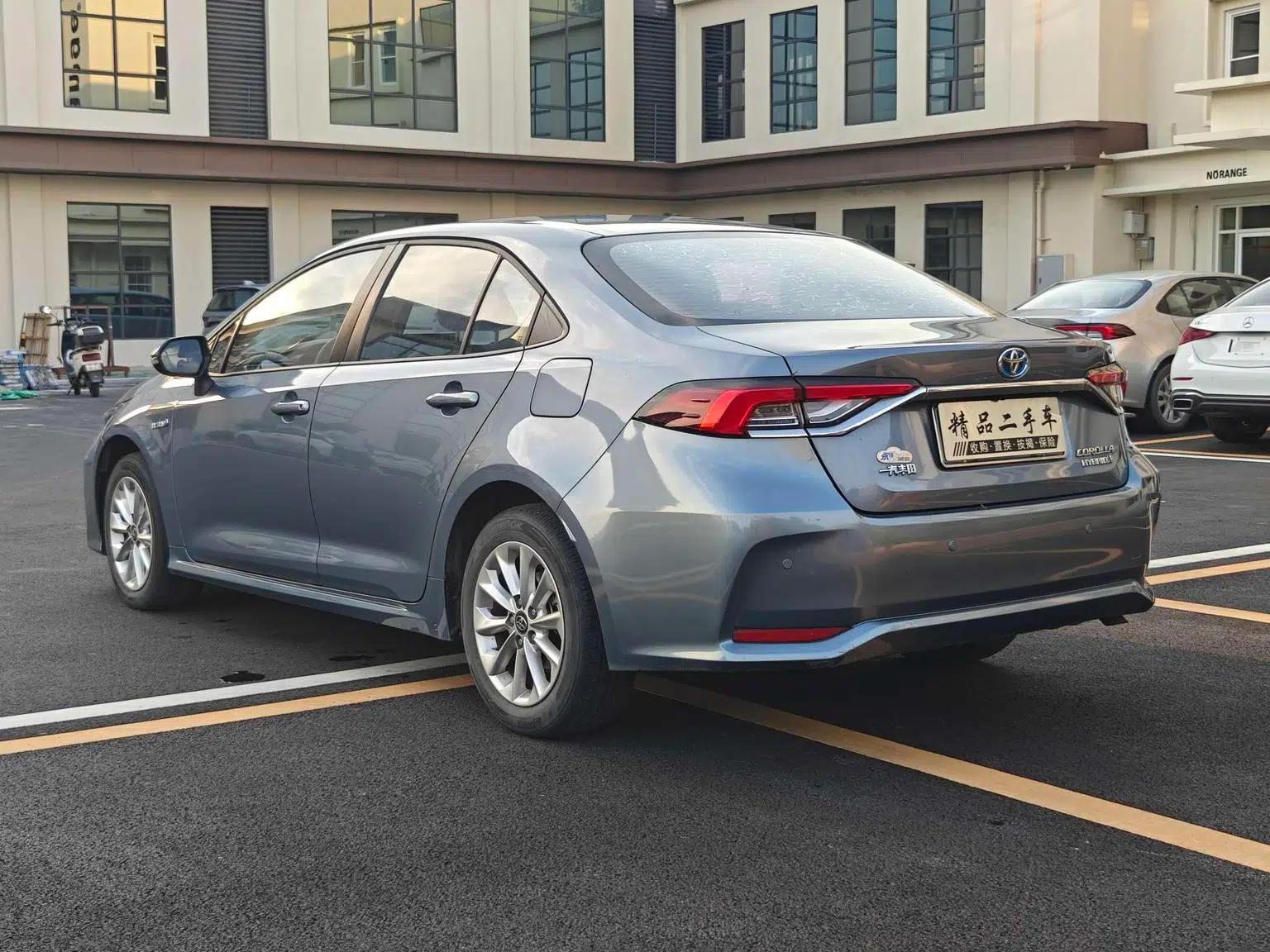 2021 Toyota Corolla Hybrid 1.8L E-CVT Elite Edition — миниатюра 3