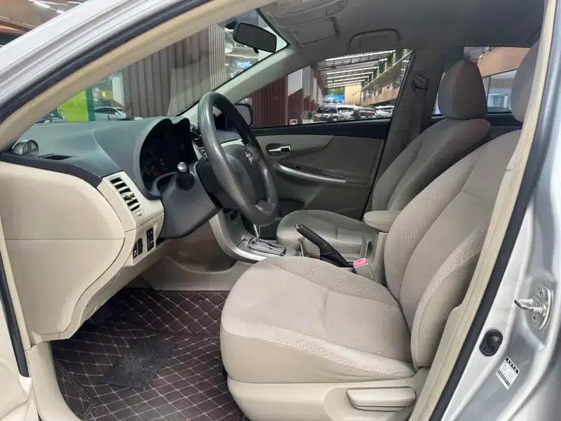 2013 Toyota Corolla Special Edition 1.6L Automatic GL — миниатюра 8
