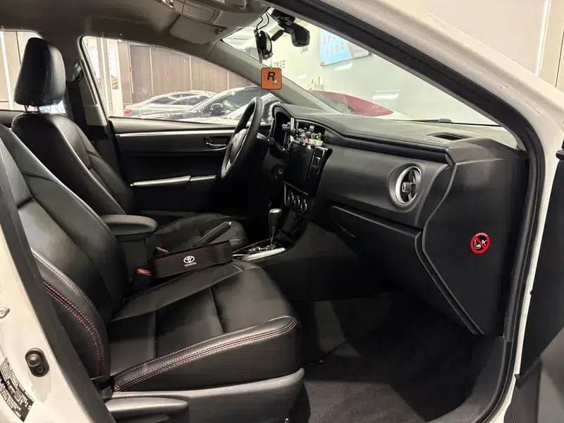 2017 Corolla 1.2T CVT GL — миниатюра 11