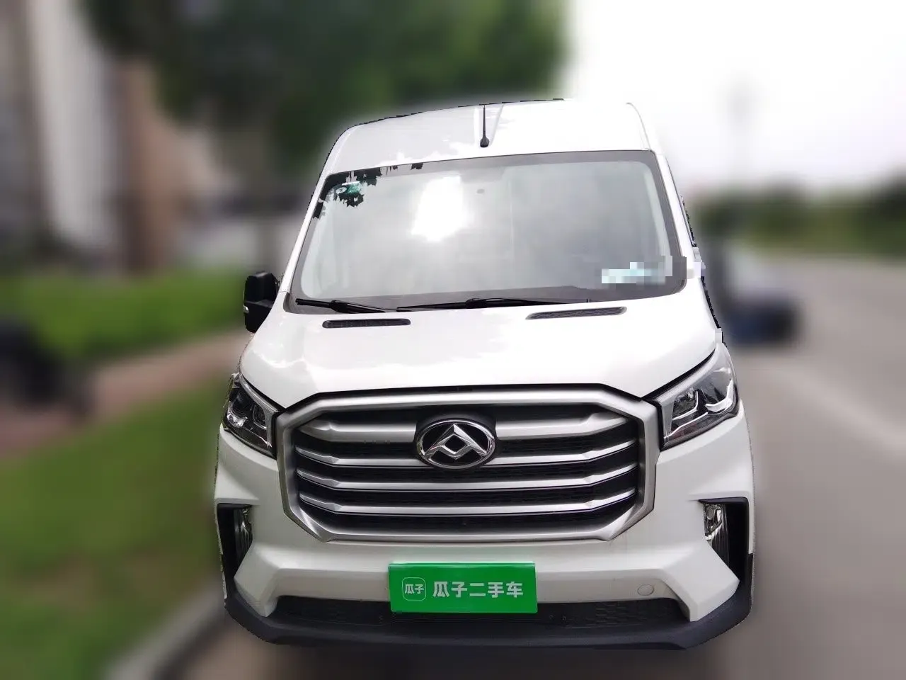 SAIC MAXUS Xintu V90 2020 2.0T AMT Yunjie Edition Front-Wheel Drive Rear Single Tire Short Wheelbase High Roof 6-Seater — миниатюра 2