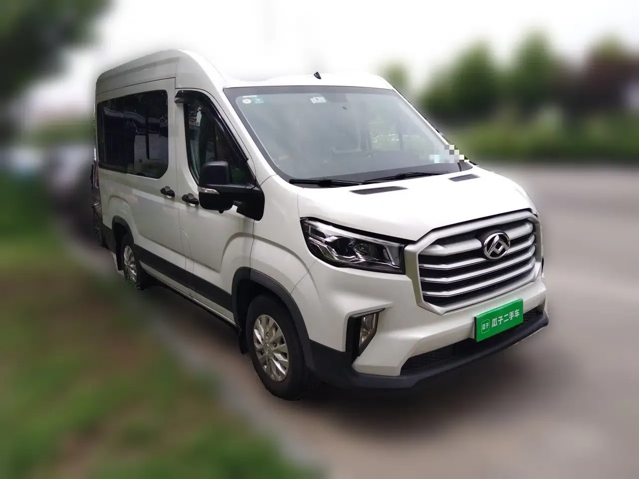 SAIC MAXUS Xintu V90 2020 2.0T AMT Yunjie Edition Front-Wheel Drive Rear Single Tire Short Wheelbase High Roof 6-Seater — миниатюра 3