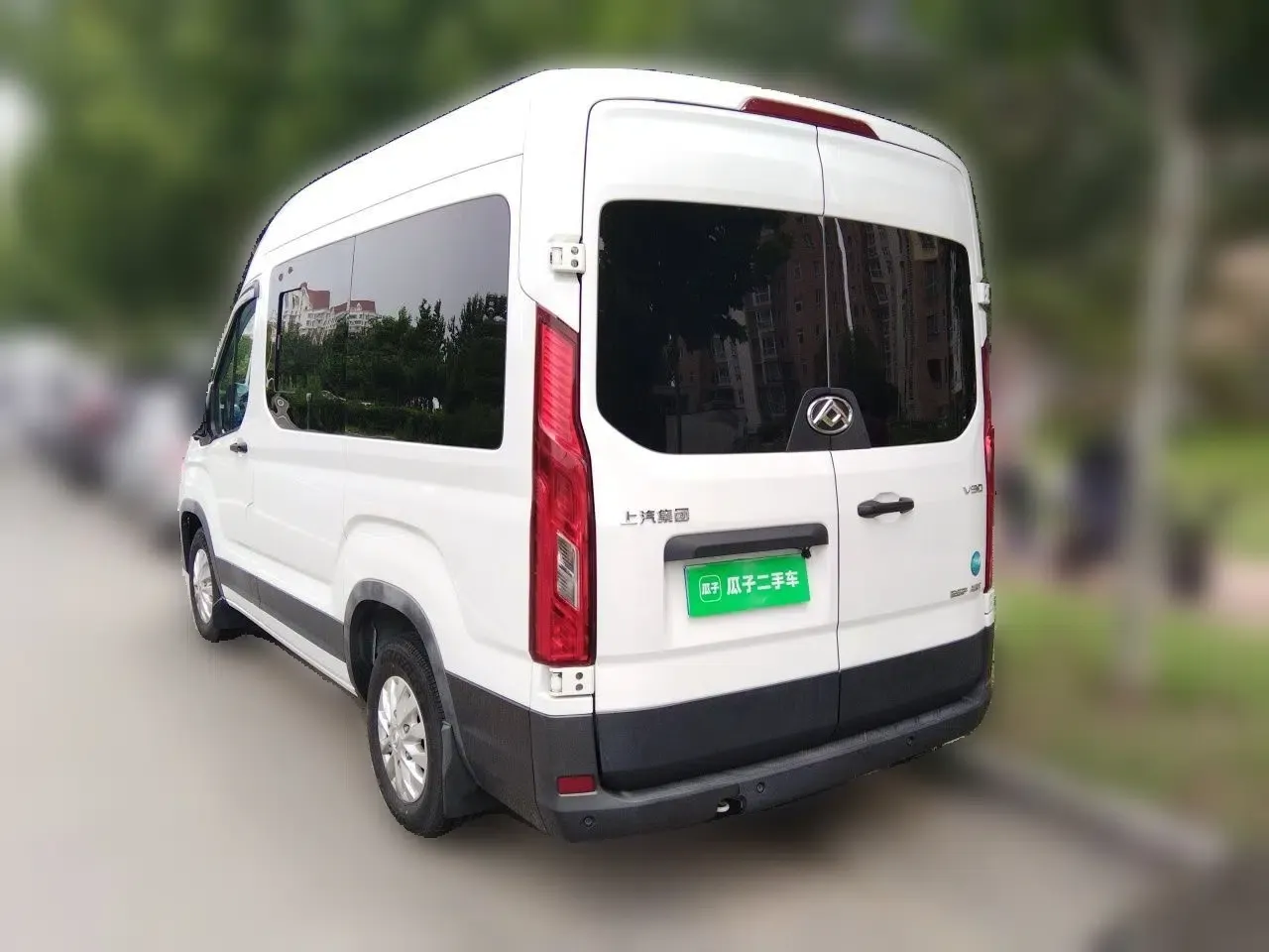 SAIC MAXUS Xintu V90 2020 2.0T AMT Yunjie Edition Front-Wheel Drive Rear Single Tire Short Wheelbase High Roof 6-Seater — миниатюра 4