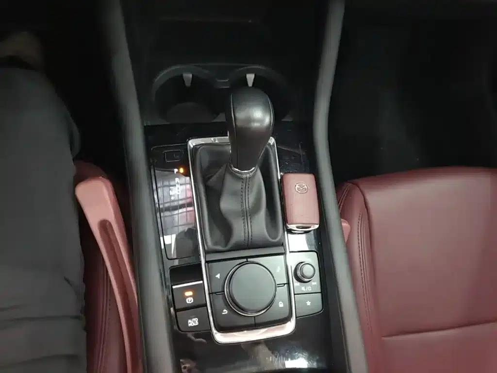 Mazda3 Axela 2022 2.0L Automatic Premium Edition — миниатюра 14