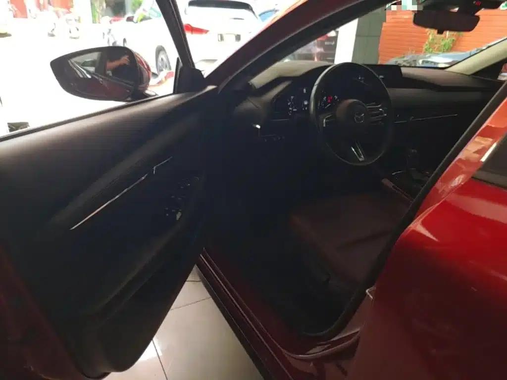 Mazda3 Axela 2022 2.0L Automatic Premium Edition — миниатюра 16