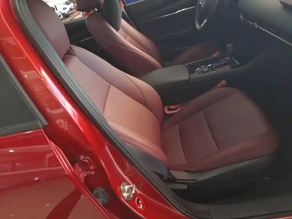 Mazda3 Axela 2022 2.0L Automatic Premium Edition — миниатюра 25