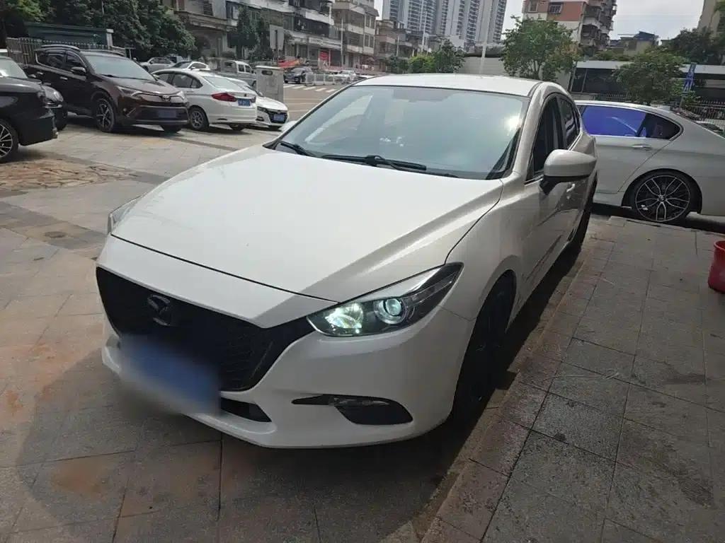 Mazda3 Axela 2017 Hatchback 1.5L Automatic Comfort Model (China V Emission Standard) — миниатюра 1