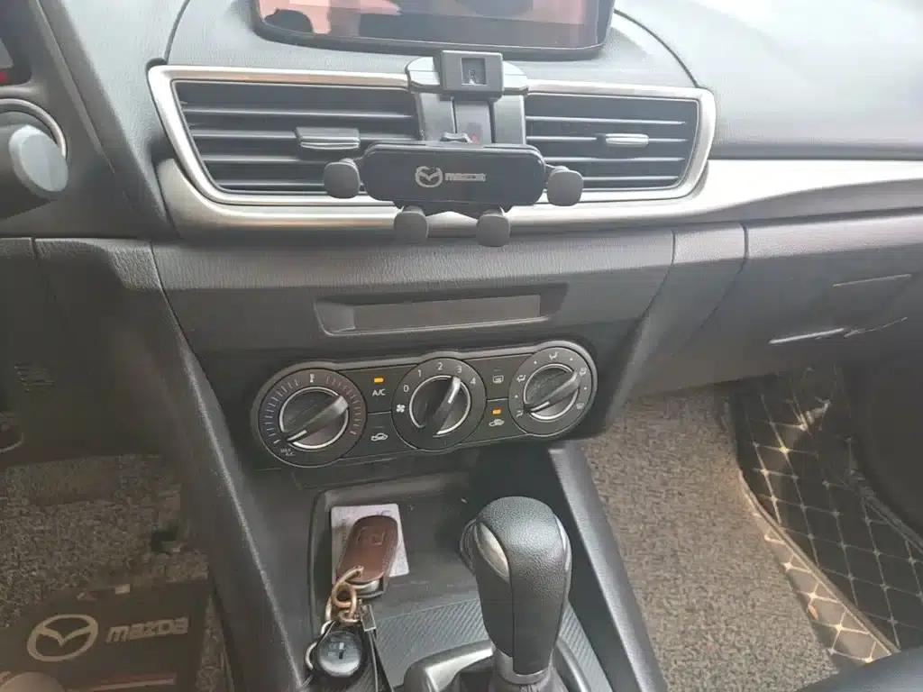 Mazda3 Axela 2017 Hatchback 1.5L Automatic Comfort Model (China V Emission Standard) — миниатюра 13