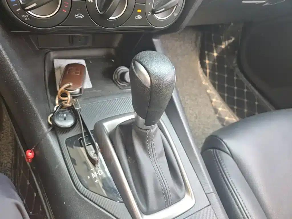 Mazda3 Axela 2017 Hatchback 1.5L Automatic Comfort Model (China V Emission Standard) — миниатюра 14
