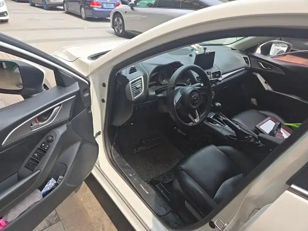 Mazda3 Axela 2017 Hatchback 1.5L Automatic Comfort Model (China V Emission Standard) — миниатюра 16