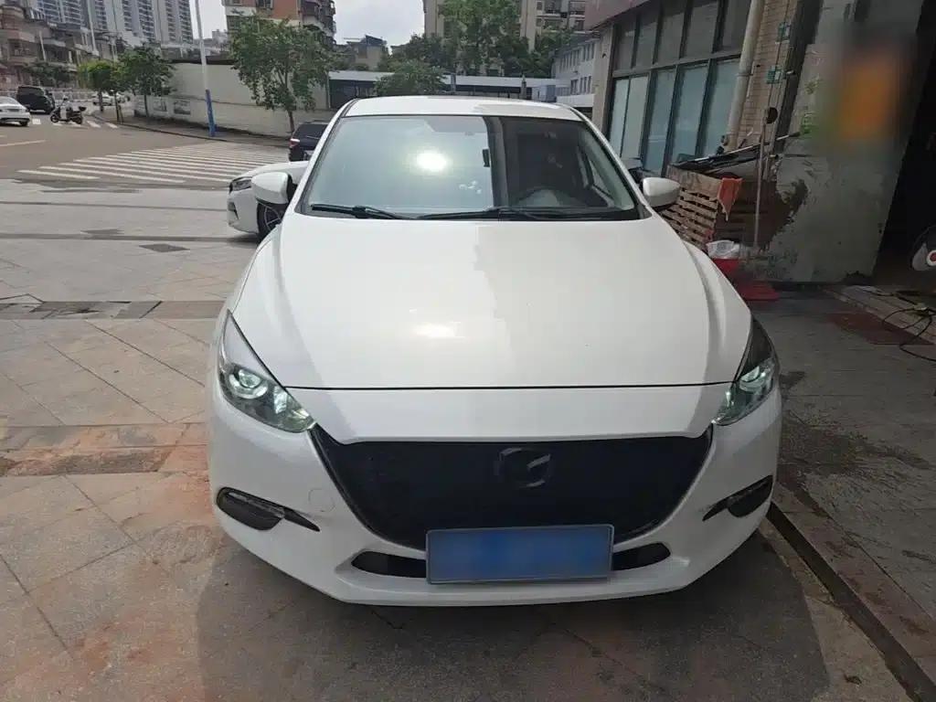 Mazda3 Axela 2017 Hatchback 1.5L Automatic Comfort Model (China V Emission Standard) — миниатюра 3