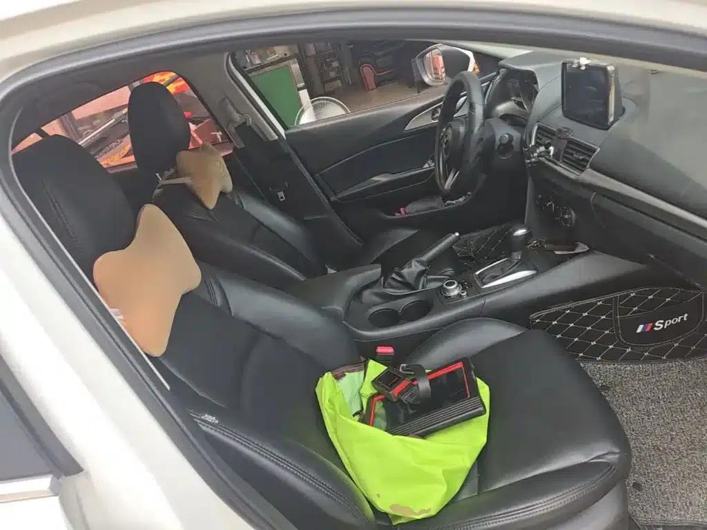 Mazda3 Axela 2017 Hatchback 1.5L Automatic Comfort Model (China V Emission Standard) — миниатюра 25