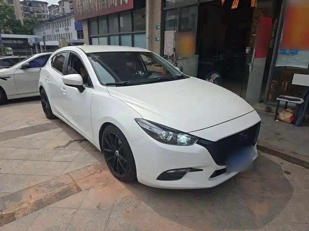 Mazda3 Axela 2017 Hatchback 1.5L Automatic Comfort Model (China V Emission Standard) — миниатюра 4