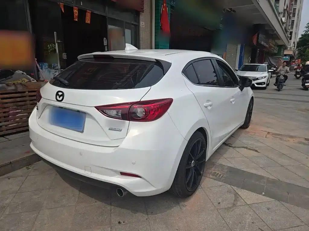 Mazda3 Axela 2017 Hatchback 1.5L Automatic Comfort Model (China V Emission Standard) — миниатюра 7