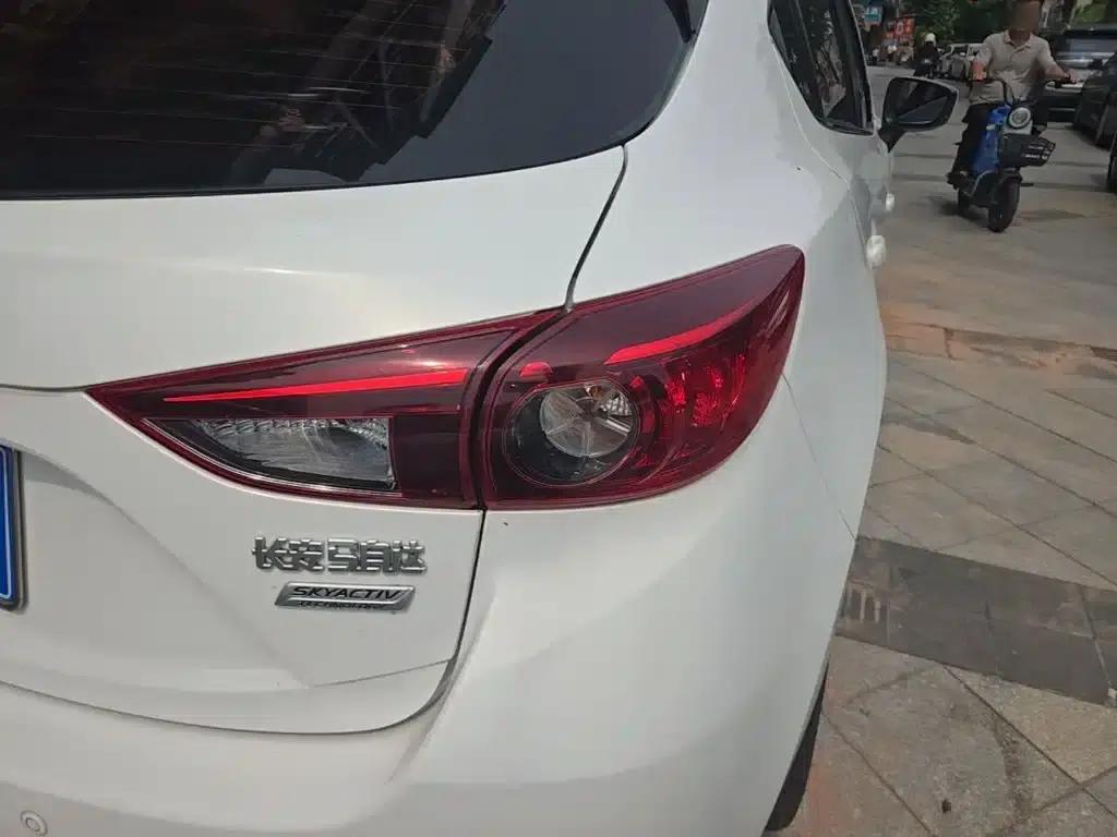 Mazda3 Axela 2017 Hatchback 1.5L Automatic Comfort Model (China V Emission Standard) — миниатюра 8