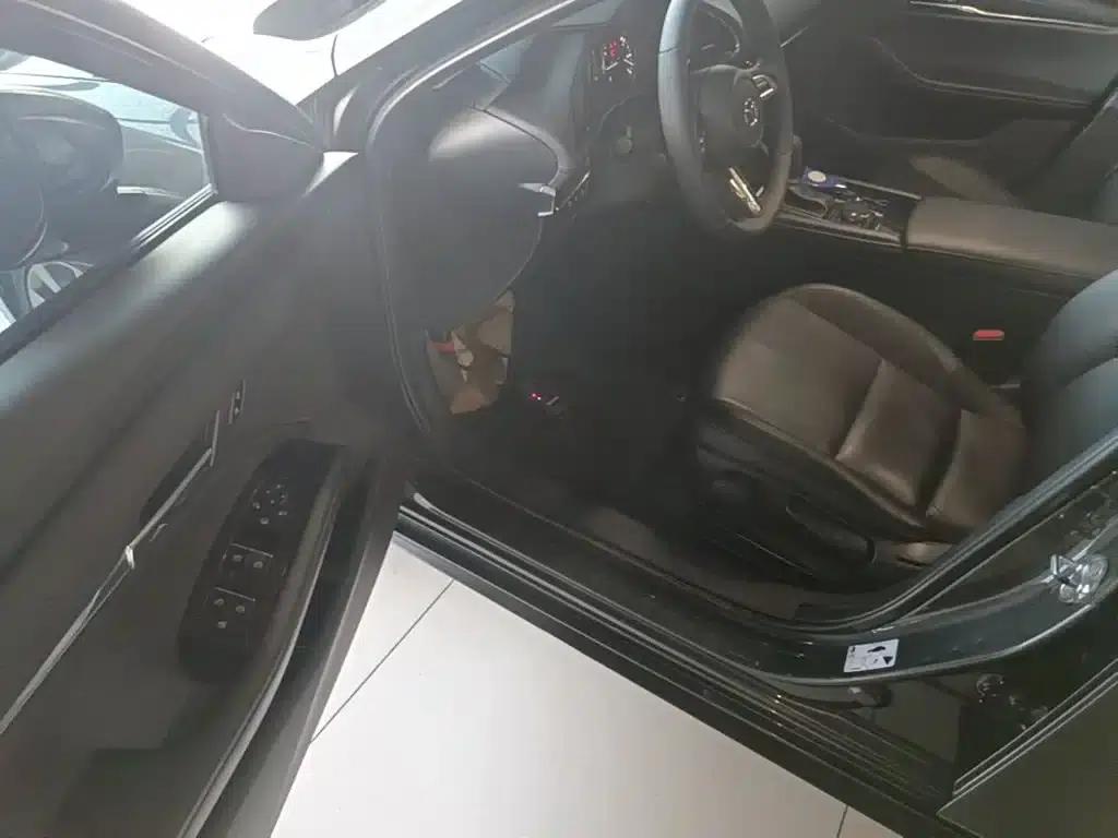Mazda3 Axela 2020 2.0L Automatic Premium Edition — миниатюра 16