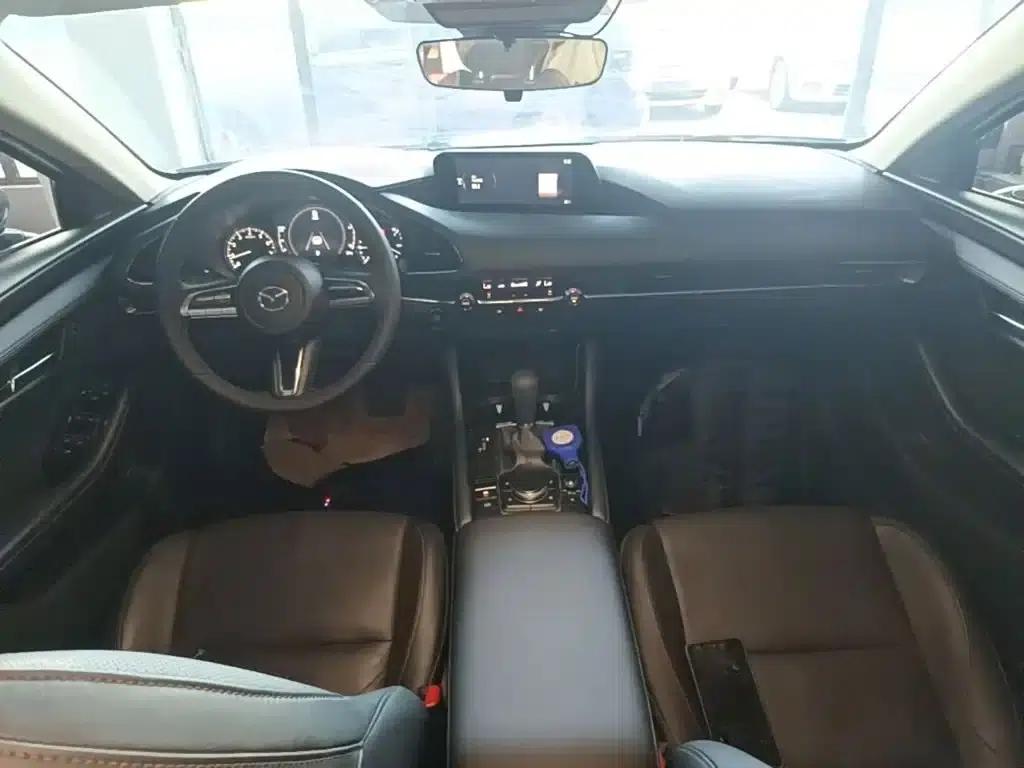Mazda3 Axela 2020 2.0L Automatic Premium Edition — миниатюра 10