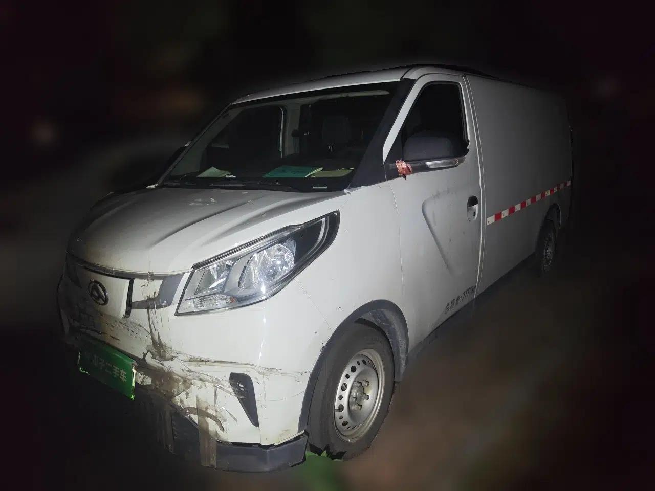 SAIC MAXUS EV30 2023 Pure-Electric Smart Logistics Expert with Long Wheelbase—Equipped with CATL Power Battery — миниатюра 1