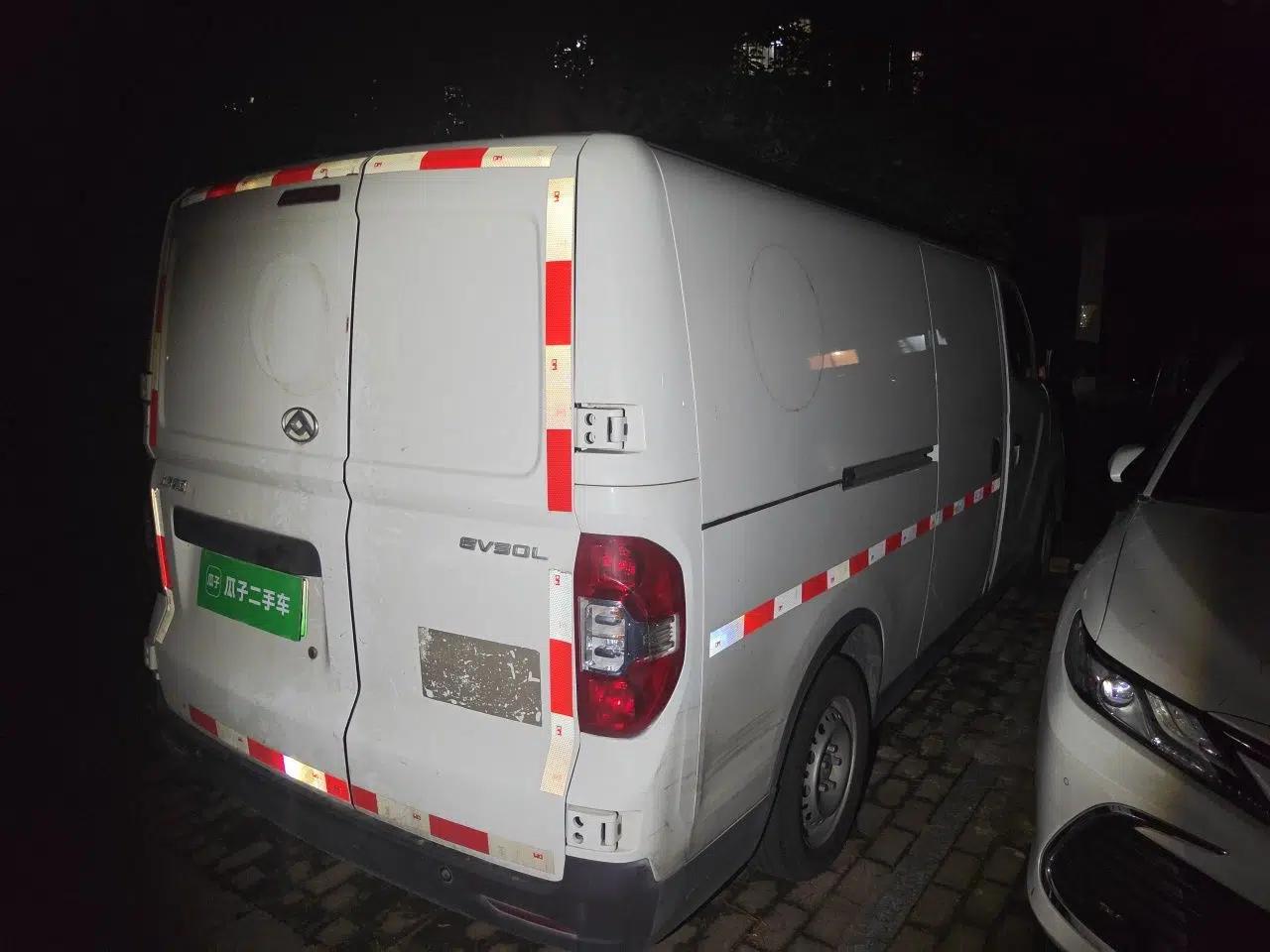 SAIC MAXUS EV30 2023 Pure-Electric Smart Logistics Expert with Long Wheelbase—Equipped with CATL Power Battery — миниатюра 6