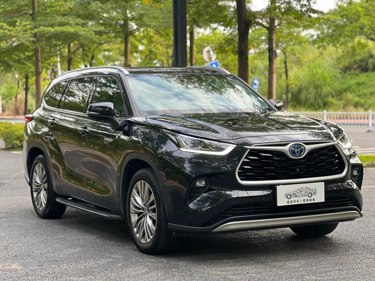 2022 Toyota Highlander Hybrid 2.5L 2WD Premium Edition 7-Seater — миниатюра 3