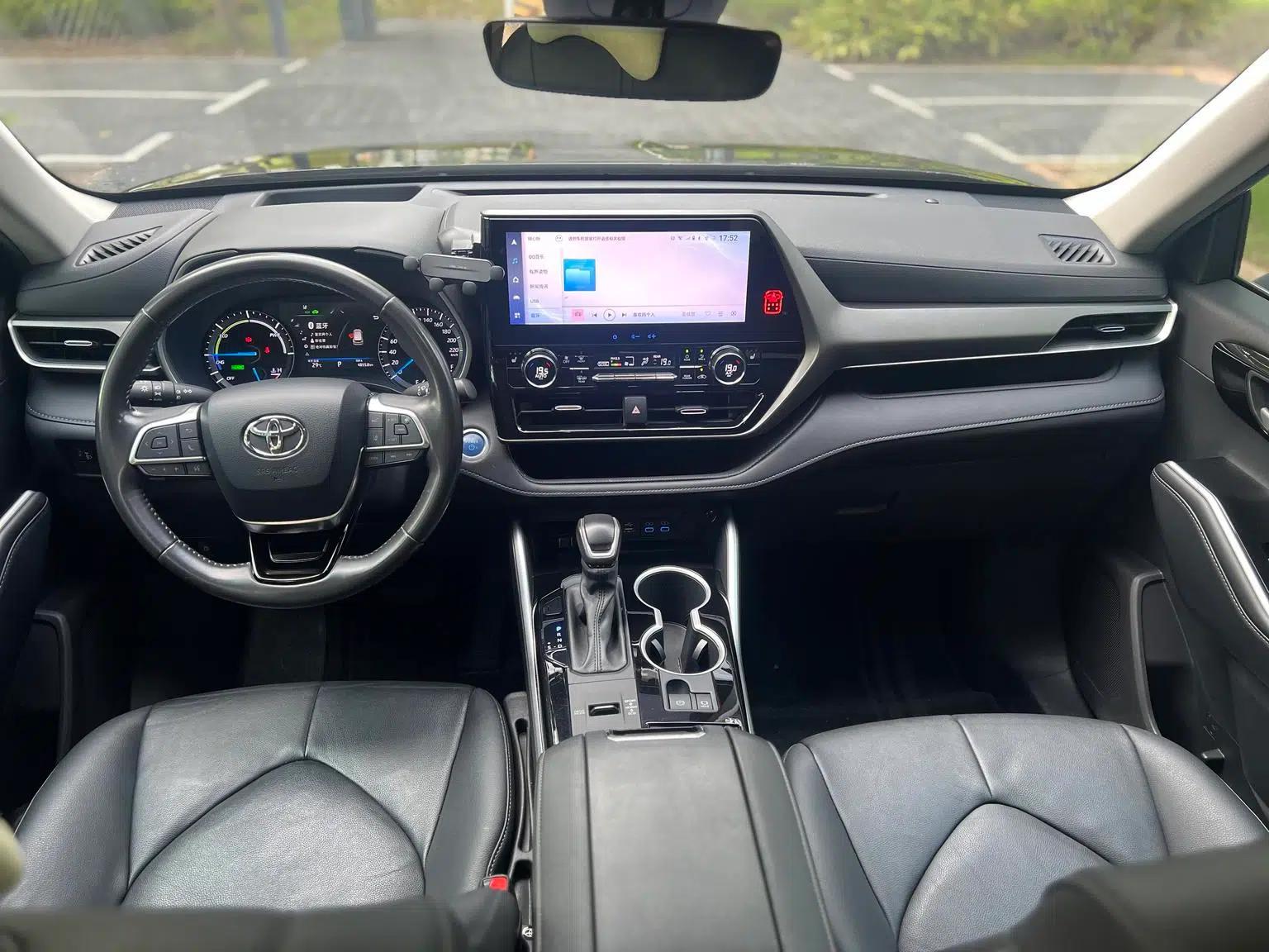 2022 Toyota Highlander Hybrid 2.5L 2WD Premium Edition 7-Seater — миниатюра 5