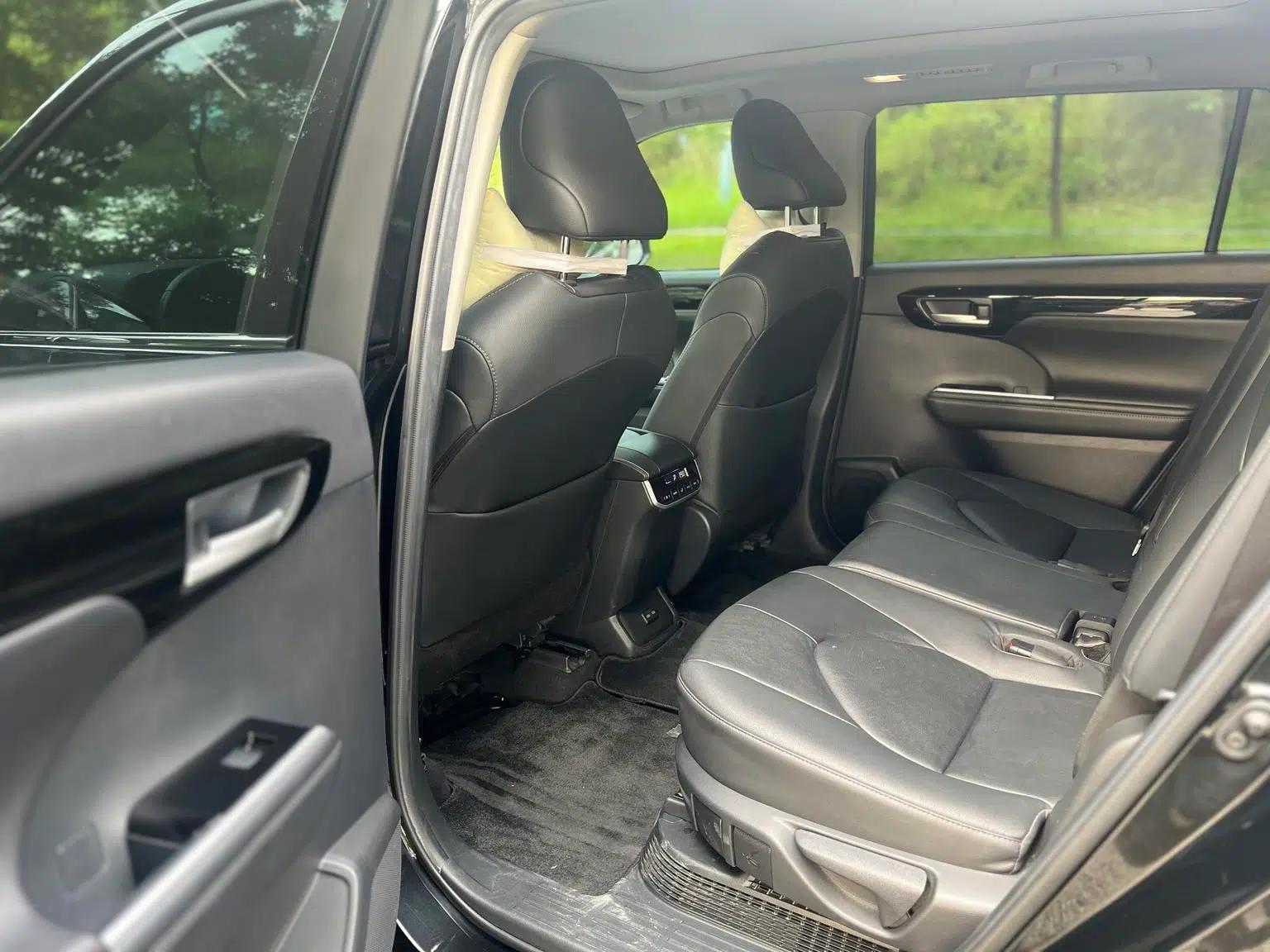 2022 Toyota Highlander Hybrid 2.5L 2WD Premium Edition 7-Seater — миниатюра 6
