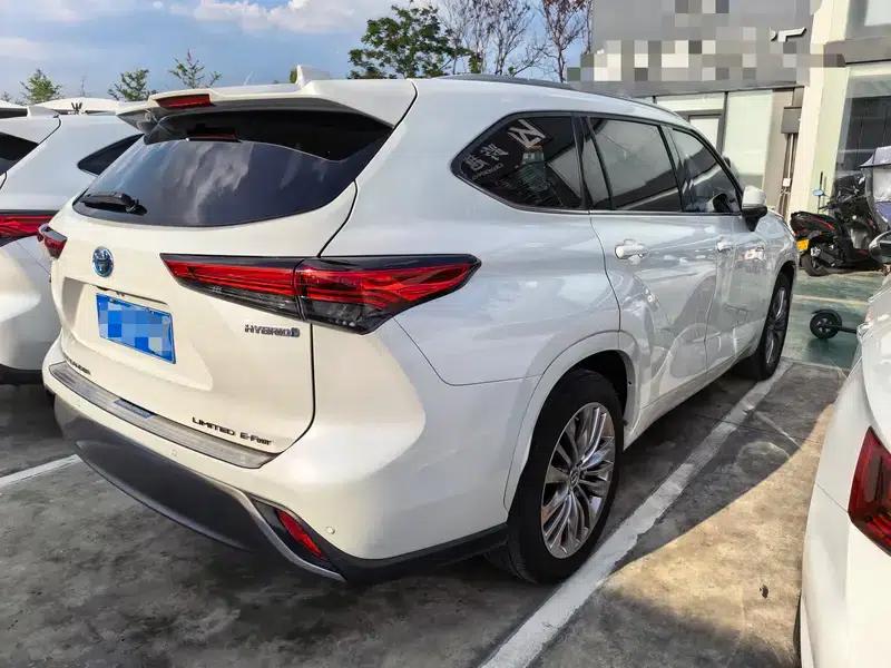 2022 Toyota Highlander Hybrid 2.5L AWD Premium 7-Seater — миниатюра 5