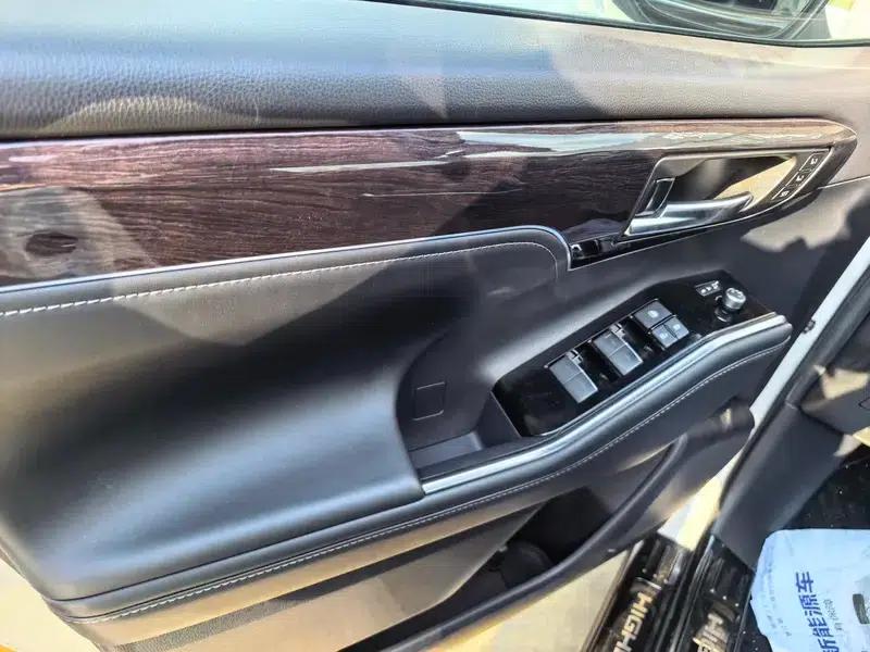 2022 Toyota Highlander Hybrid 2.5L AWD Premium 7-Seater — миниатюра 10